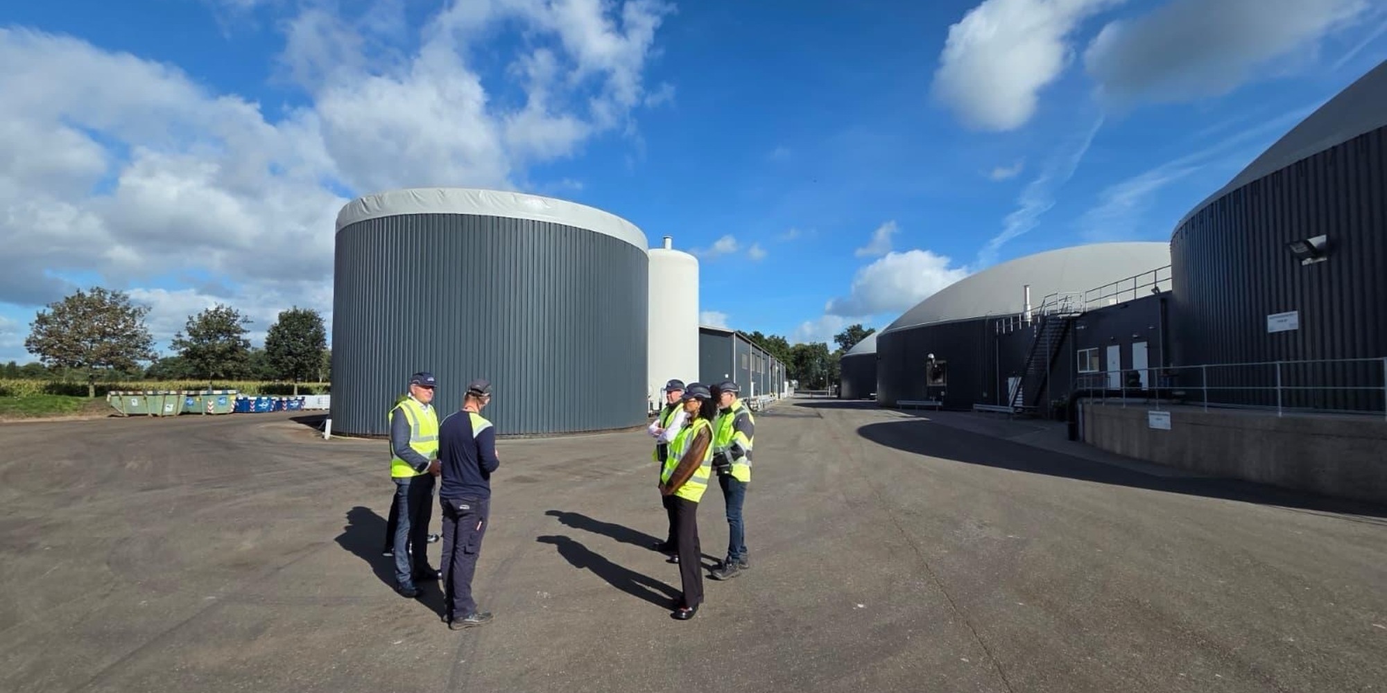 Kamerlid Jumelet bezoekt ENGIE-installatie voor groen gas in Hardenberg