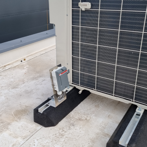 AircoPlate: Prefab montageplaat inclusief voorgemonteerde werkschakelaar en voedingskabel