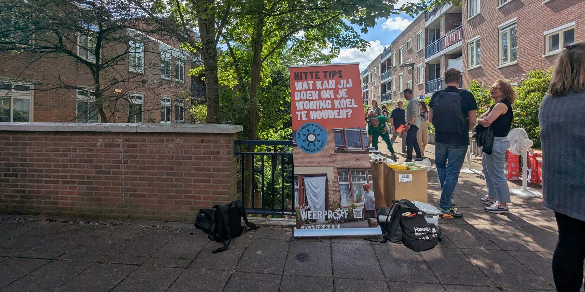 Zonwering, ventilatoren en klamboes beschermen Amsterdammers tegen hitte-eiland