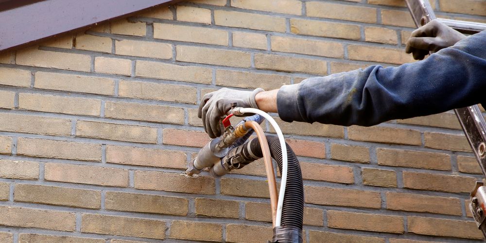 26 blije buren isoleren 1.200 vierkante meter aan spouwmuur