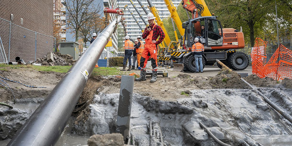 Warmtenetbuizen gaan in Delft de grond in: WcW-proof en uniek met eigen geothermiebron